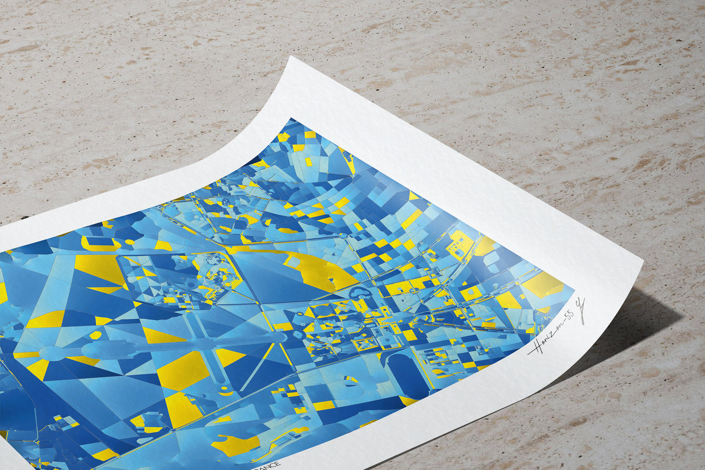 Gros plan du tirage d’art du Domaine du Château de Versailles, coin du papier légèrement relevé laissant apparaître les textures et la signature Horizon-55.