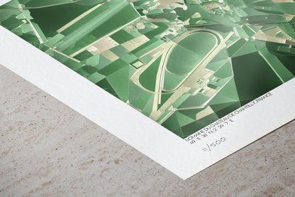 Détail du tirage d’art du Domaine du Château de Chantilly, France, montrant la mention des coordonnées géographiques et la numérotation en édition limitée.