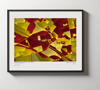 Carte géographique abstraite du stade Bollaert-Delelis et des quartiers environnants à Lens, France, en rouge et jaune, imprimée sur papier d’art Hahnemühle et présentée dans un cadre noir sur un mur clair.