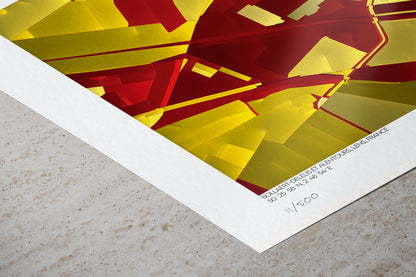 Détail d’un tirage d’art signé Horizon-55 représentant une carte abstraite du stade Bollaert-Delelis à Lens, France, en rouge et jaune, avec les coordonnées géographiques et la numérotation de l’édition limitée.