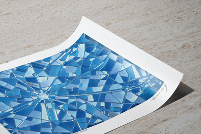 Tirage d’art Horizon-55 des Champs-Élysées en nuances de bleu, papier d’art légèrement courbé sur surface minérale.