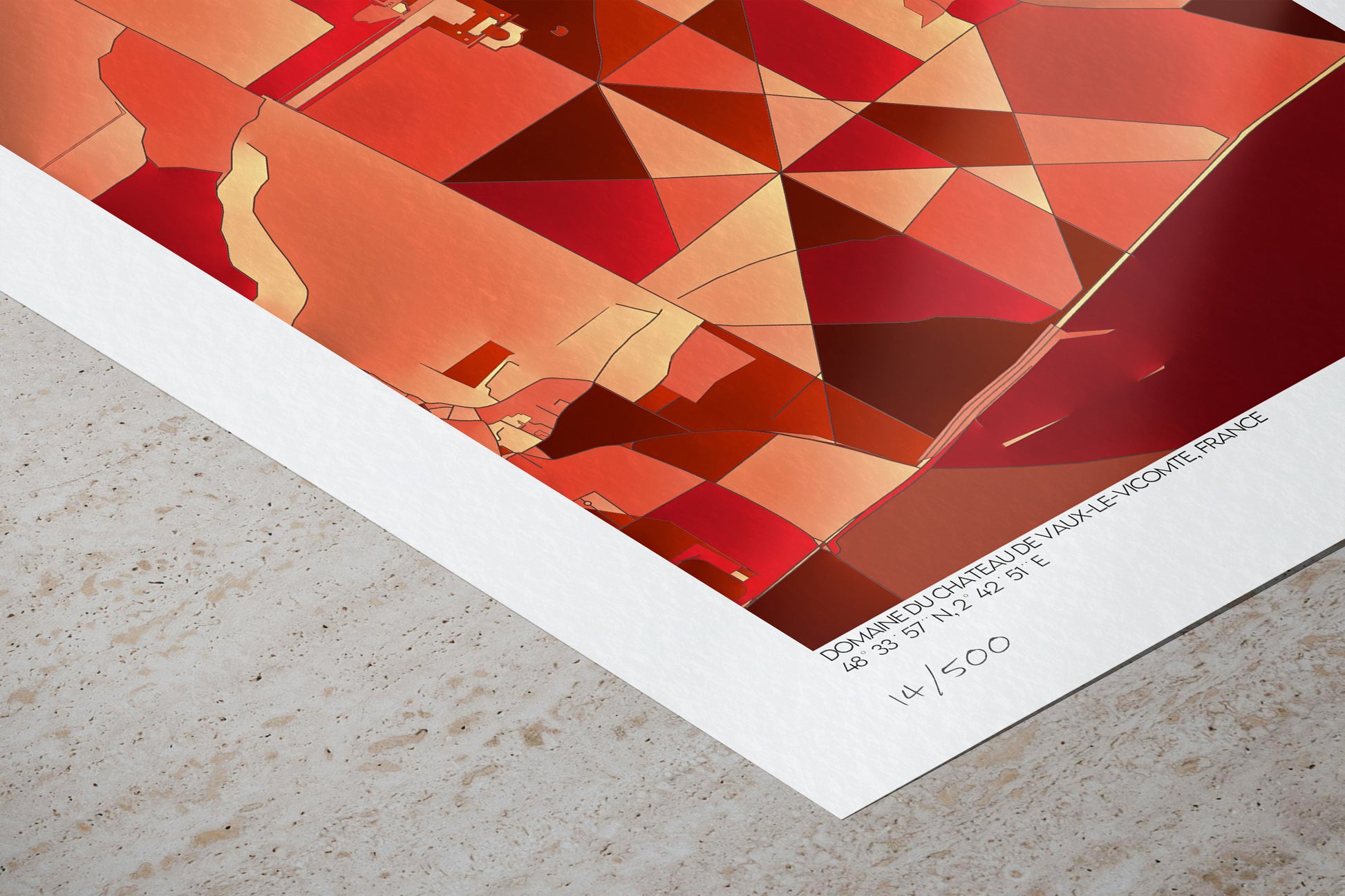 Bas du tirage d’art du domaine de Vaux-le-Vicomte montrant l’inscription des coordonnées géographiques et la numérotation limitée à 500 exemplaires.